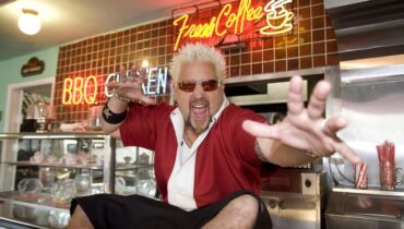 Guy Fieri lives life at 100km/h and yet manages to find time for himself… Discover his secret!