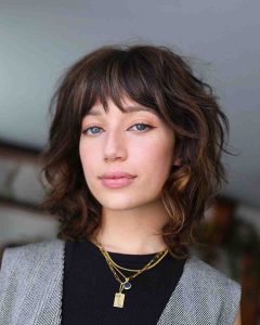24 Cutest Wavy Bobs with Bangs Women Are Getting Right Now