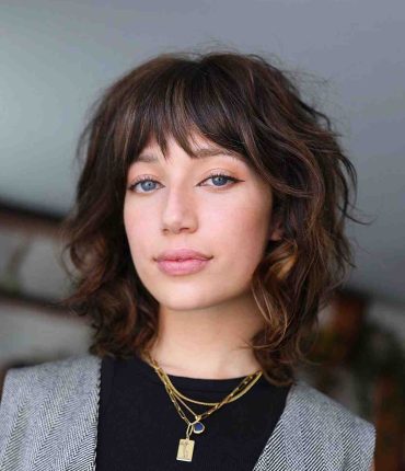 24 Cutest Wavy Bobs with Bangs Women Are Getting Right Now