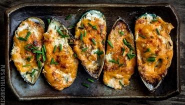 Easy Baked Cheesy Mussels Recipe