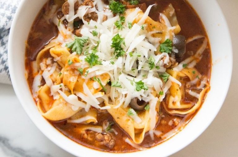 If you and your family love pizza, this Crockpot Pizza Soup offers a fantastic alternative to traditional pizza, with just the right amount of pizza flavors to satisfy any pizza craving.  via @familyfresh