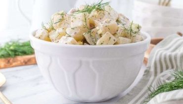 This Dill Potato Salad is perfect for backyard barbecues or potlucks.  Easy to make and a dish everyone will enjoy!  via @familyfresh