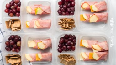 4 lunch boxes with ham, apple and cheese wraps