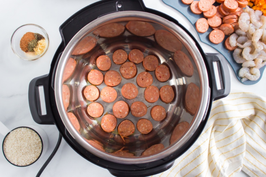 sliced ​​sausage in the instant pot