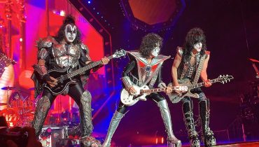 Gene Simmons Becomes Ill Onstage at KISS Concert in Brazil and Has to Perform While Seated