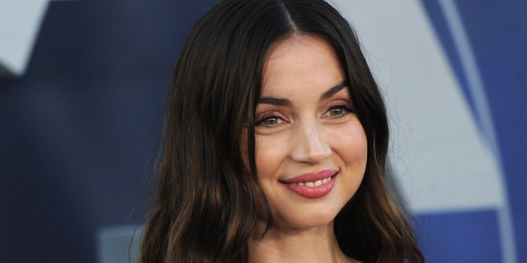 ana-de-armas-arrives-for-the-world-premiere-of-netflixs-the-news-photo-1657811480