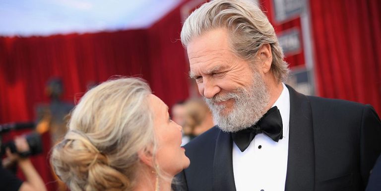 jeff-bridges-reveals-an-out-of-this-world-story-about-meeting-his-wife-1657725547