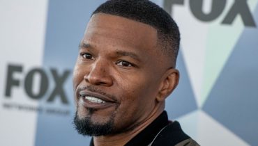 Jamie Foxx slams bizarre claim Covid vaccine caused him to be rushed to hospital