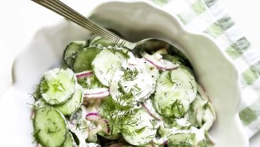 5 Minute Creamy Cucumber Salad