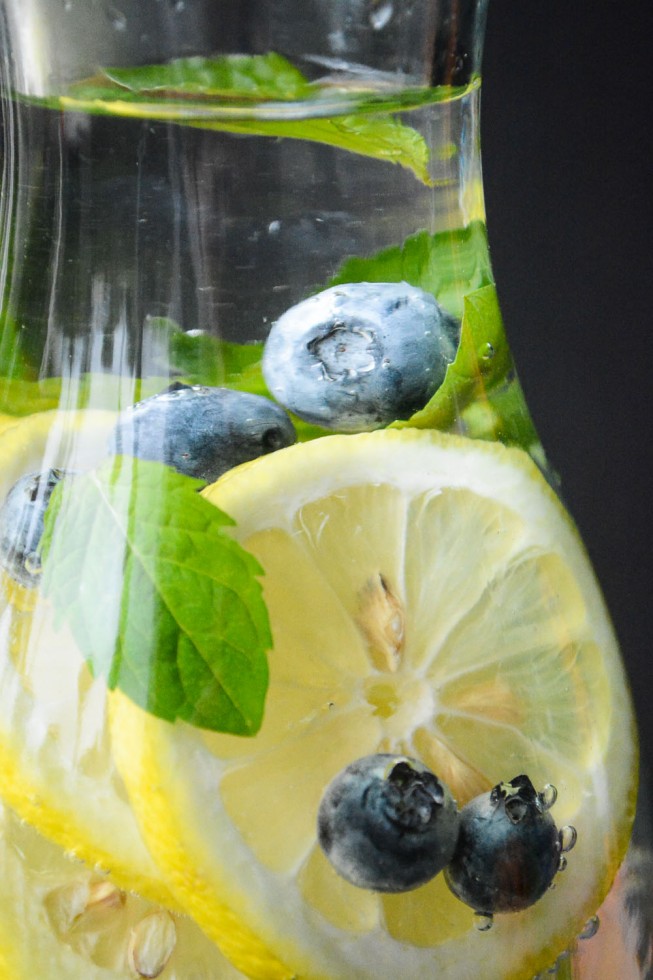 infused water with lemon, blueberry and mint