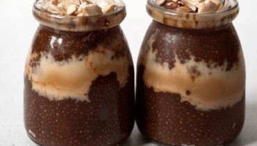 Snickers-chia pudding recipe