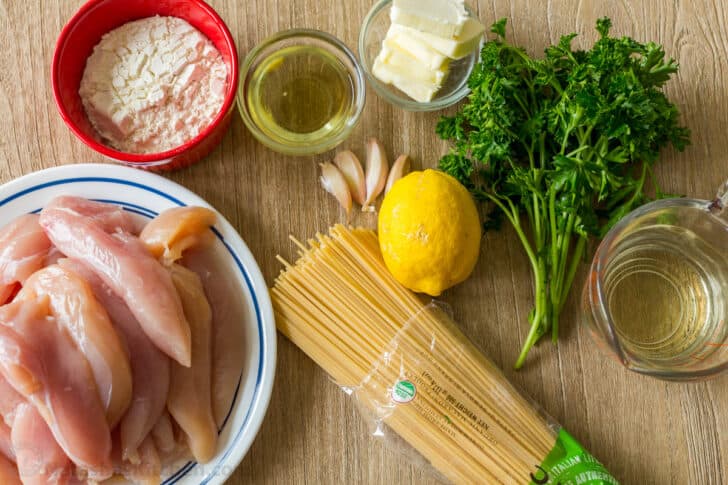 Ingredients for chicken scampi with chicken tenders, pasta, lemon, parsley, garlic and white wine