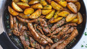 Delicious Recipe: Garlic Butter Steak and Potatoes Skillet