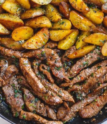 Delicious Recipe: Garlic Butter Steak and Potatoes Skillet