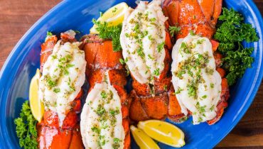 How to Prepare Broiled Lobster Tails