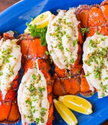 How to Prepare Broiled Lobster Tails