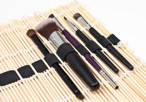 Super-Pretty-DIY-Makeup-Storage-Ideas-Organization-•-The.jpg