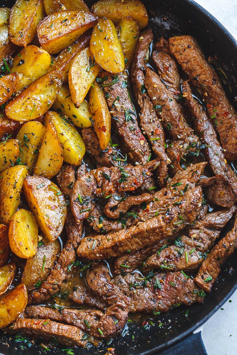 Garlic Butter Steak and Potatoes Skillet - #eatwell101 #recipe This easy one-pan recipe is SO simple, and SO flavorful. The best steak and potatoes you'll ever have! #Garlic #Butter #Steak #Potatoes #Skilletrecipe #onepan 