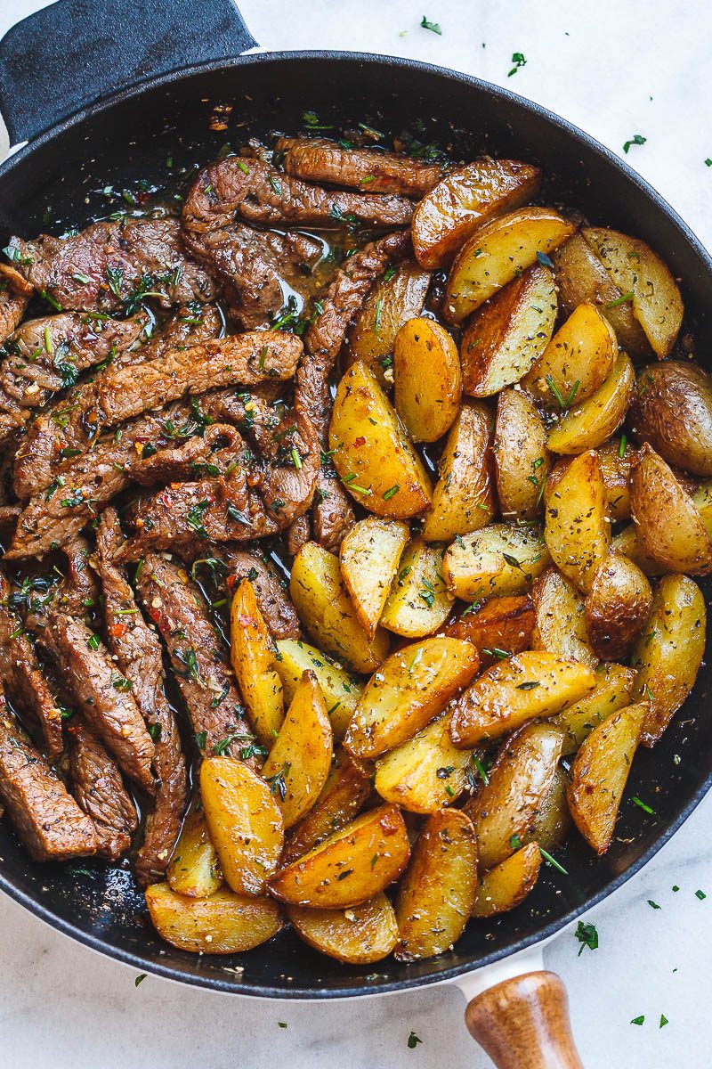 Garlic Butter Steak and Potatoes Skillet - #eatwell101 #recipe This easy one-pan recipe is SO simple, and SO flavorful. The best steak and potatoes you'll ever have! #Garlic #Butter #Steak #Potatoes #Skilletrecipe #onepan