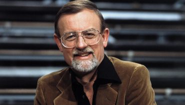 Folk singer Roger Whittaker dies after decades entertaining fans with expert whistling