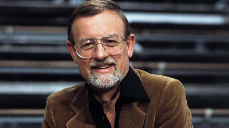 Folk singer Roger Whittaker dies after decades entertaining fans with expert whistling