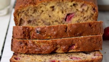 Delicious Strawberry Banana Bread Recipe