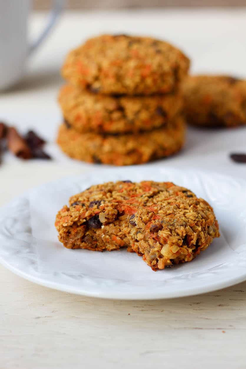 Cookies pour le petit-déjeuner aux flocons d'avoine avec des carottes