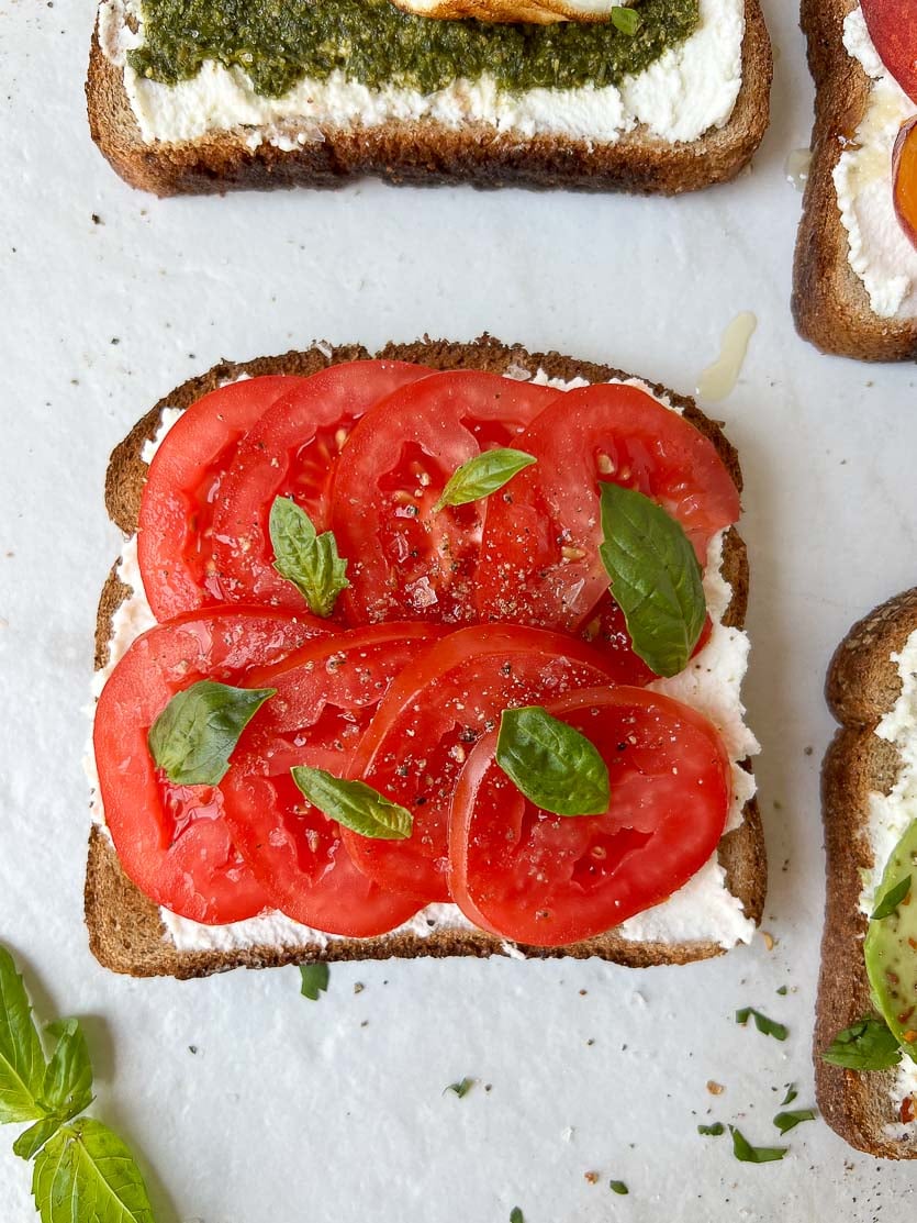 Toast à la Ricotta à la Tomate