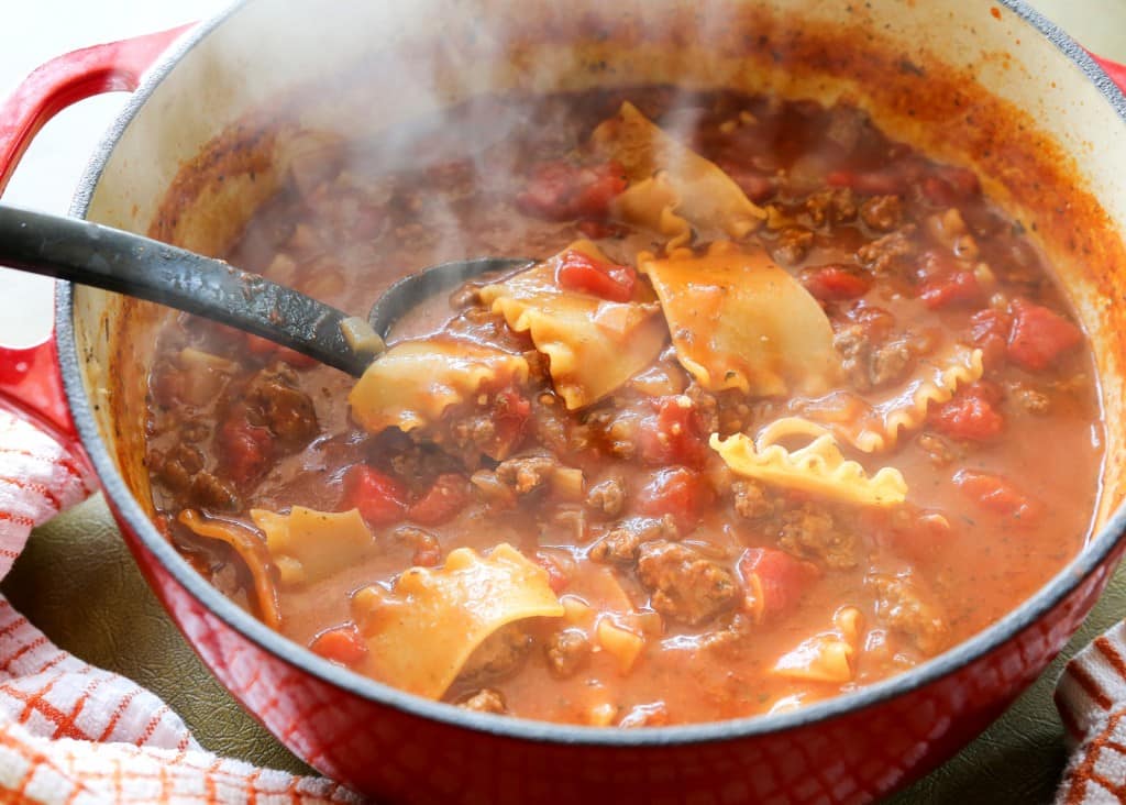 Lasagna Soup - Oh my goodness! This soup is so good. It tastes just like lasagna! the-girl-who-ate-everything.com