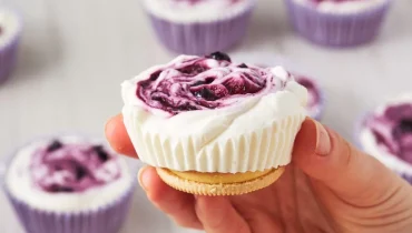These mini lemon and blueberry cheesecakes will have you drooling with envy