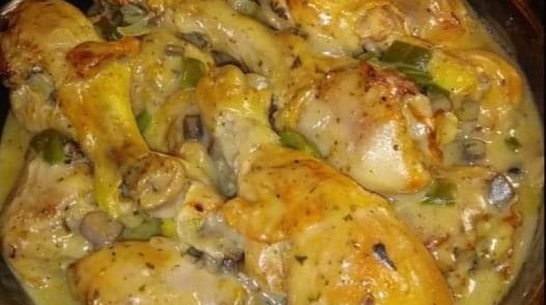 Baked chicken legs Creamy creamy mushroom sauce delicious recipe easy recipe French cuisine Main Dish mouthwatering meal sautéed mushrooms 