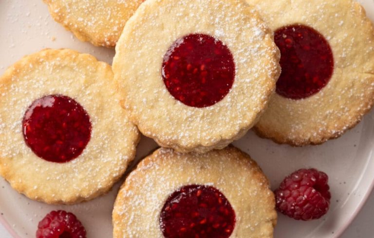 Classic-Linzer-Cookies-Top-View-1024×1024