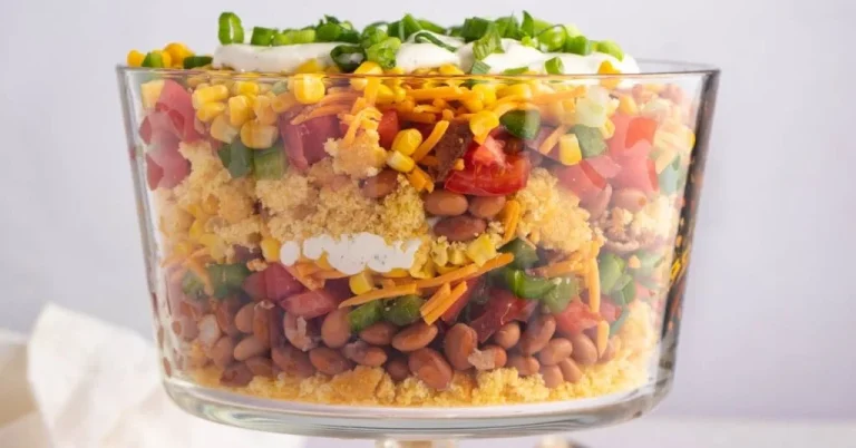 Cornbread-Salad-with-Flavorful-Bacon-and-Juicy-Tomatoes-1024×536
