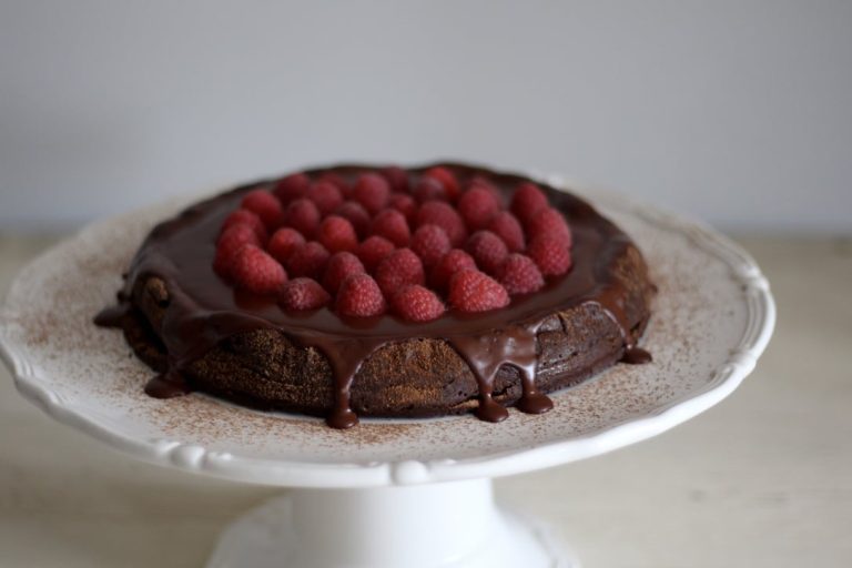 Flourless-Chocolate-Cake7.jpg