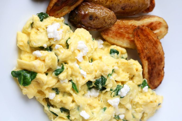 Spinach-Scrambled-Eggs-with-Feta