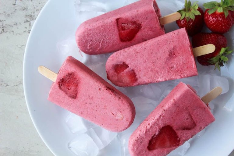 Strawberry-Smoothie-Popsicles-1.jpg