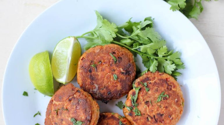 canned salmon Cooking Fish cakes healthy ingredients nutrition Recipe Salad Salmon Spices Thai flavor Thai salmon fish cakes 