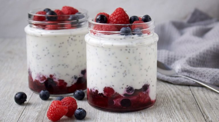 Berry and Chia Yogurt Parfait chia seeds fresh berries frozen berries Greek yogurt healthy breakfast Homemade Honey meal prep nutrition plain yogurt protein-packed vanilla extract yogurt parfait 