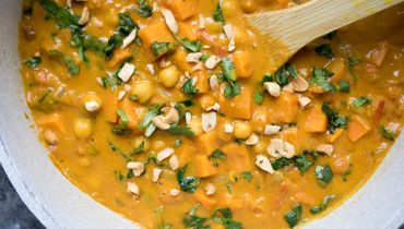 Vegetarian Chickpea Peanut Curry