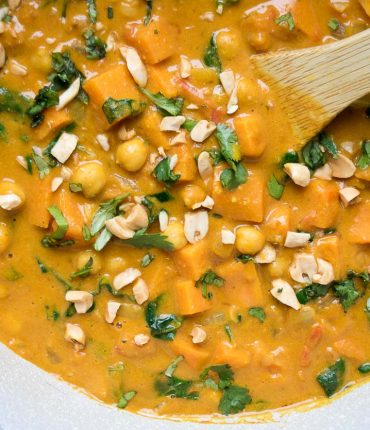 Vegetarian Chickpea Peanut Curry