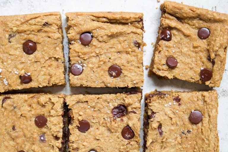 flourless-chocolate-chip-squares-3.jpg