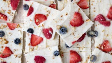 Frozen Yogurt Bark with Berries