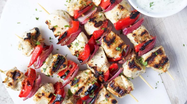 full-fat yogurt. Greek chicken kebabs Grilling Marinade nutrition Recipe summer BBQ tzatziki sauce Vegetables yogurt 