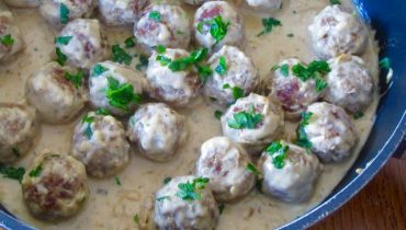 Meatballs in Creamy Oregano Sauce