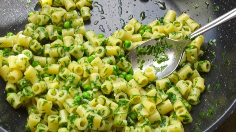 garlic butter parsley Pasta Recipe sweet baby pea 