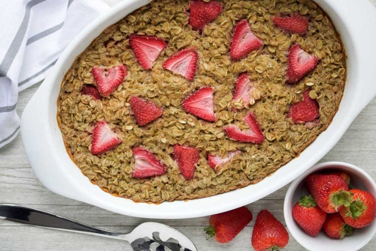 strawberry-baked-oatmeal-1.jpg