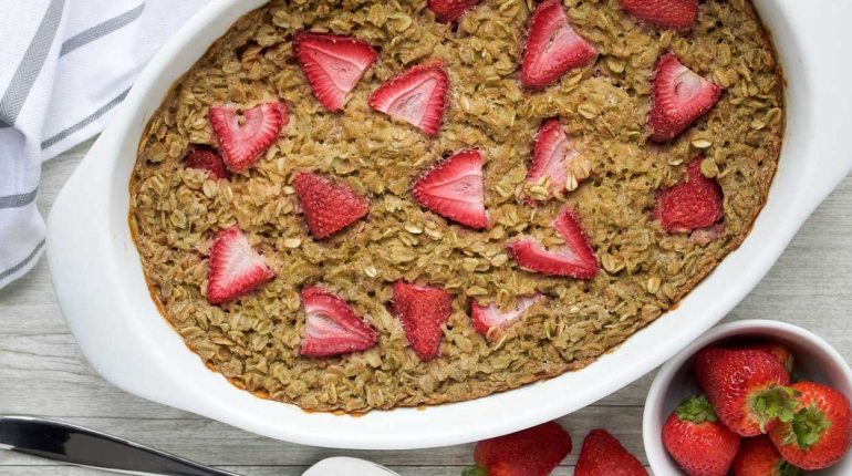 Customizable easy to prepare family-friendly Gluten-Free healthy breakfast make-ahead maple syrup meal prep Nutritious rolled oats snack option strawberries strawberry baked oatmeal vegetarian versatile recipe 