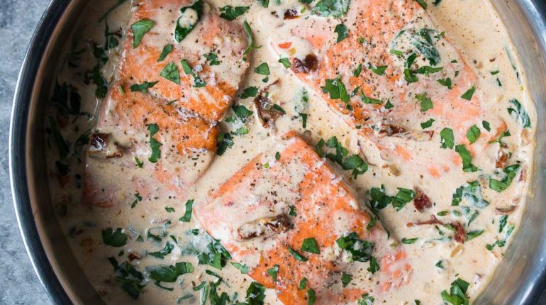 Creamy Easy Garlic healthy Parmesan cheese Quick Recipe restaurant-quality special occasion Spinach sun-dried tomatoes Tuscan salmon weeknight dinner 