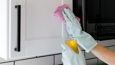 4 Tips to Remove Grease from Kitchen Cabinets