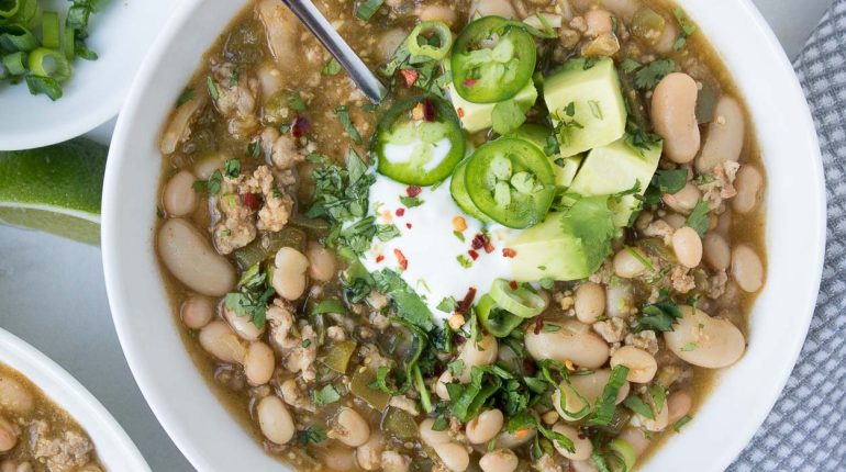 Avocado Beans Chili chili powder Cilantro Coriander cumin Green Tomatoes ground turkey healthy high protein Recipe Tomatillos White Bean Turkey Chili White Kidney Beans 